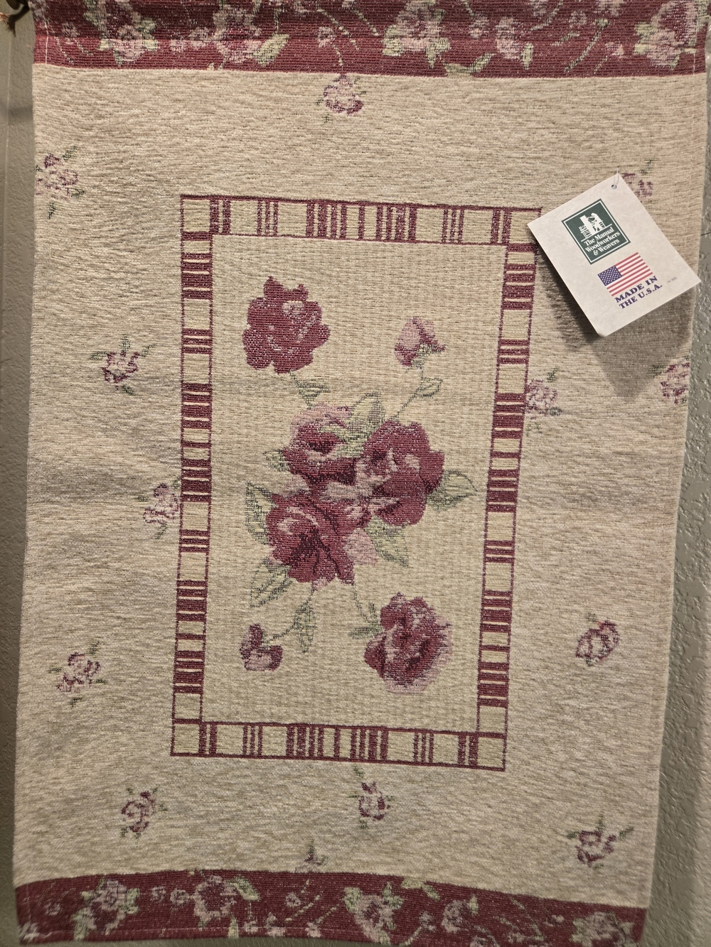 Vintage Floral Tapestry Wall Hanging with Rose Motif - Beige and Mauve